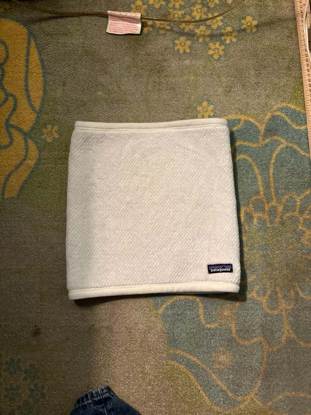 Patagonia Women's Re-Tool Fleece Neck Gaiter in Raw Linen/White X-Dye
